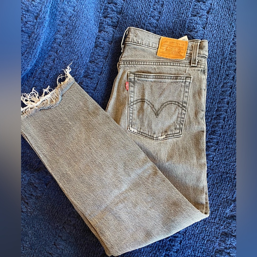 Levi’s wedgie straight jeans; size 26; gray color